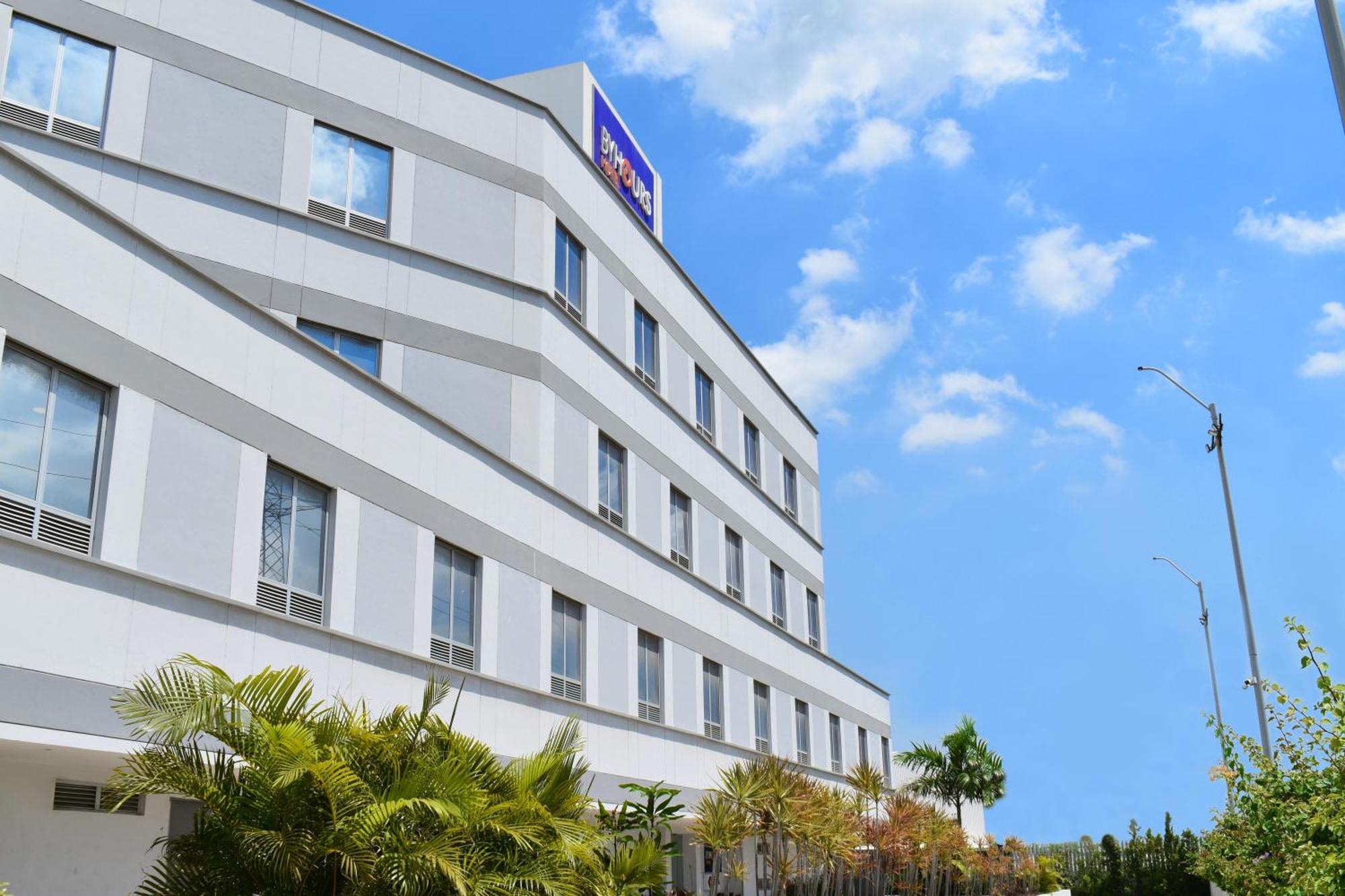 בארנקווילה Hotel Byhours Circunvalar - Adults Only מראה חיצוני תמונה