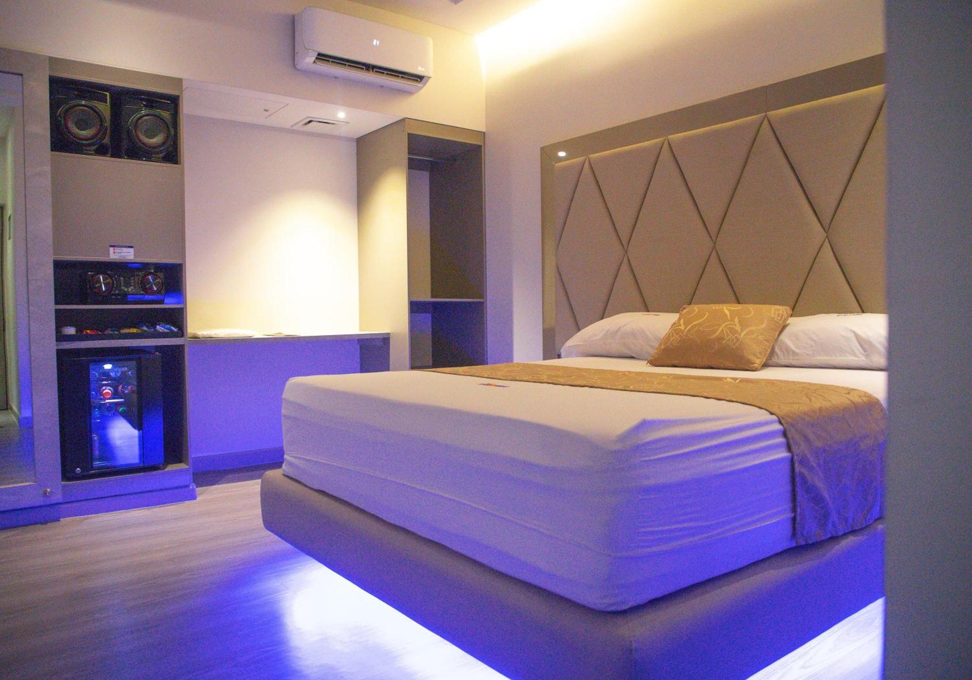 בארנקווילה Hotel Byhours Circunvalar - Adults Only מראה חיצוני תמונה