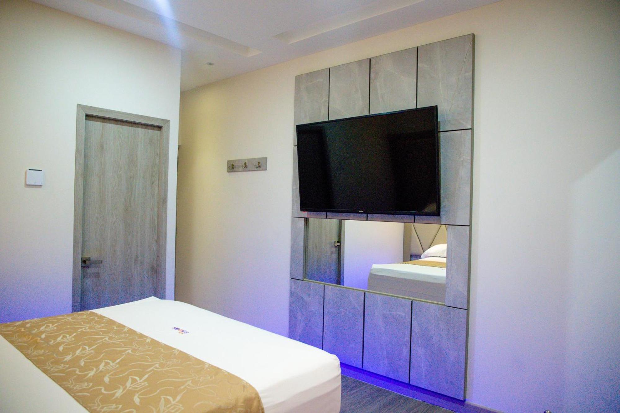 בארנקווילה Hotel Byhours Circunvalar - Adults Only מראה חיצוני תמונה