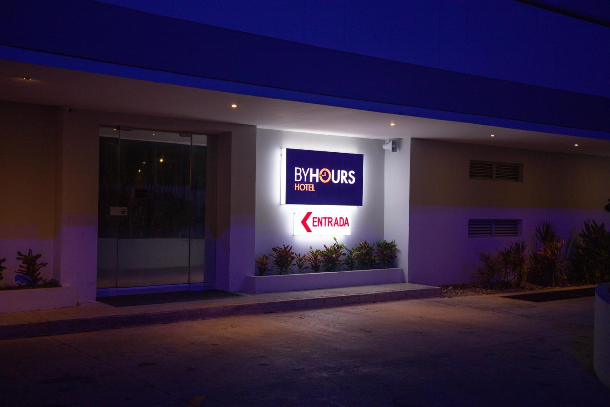 בארנקווילה Hotel Byhours Circunvalar - Adults Only מראה חיצוני תמונה