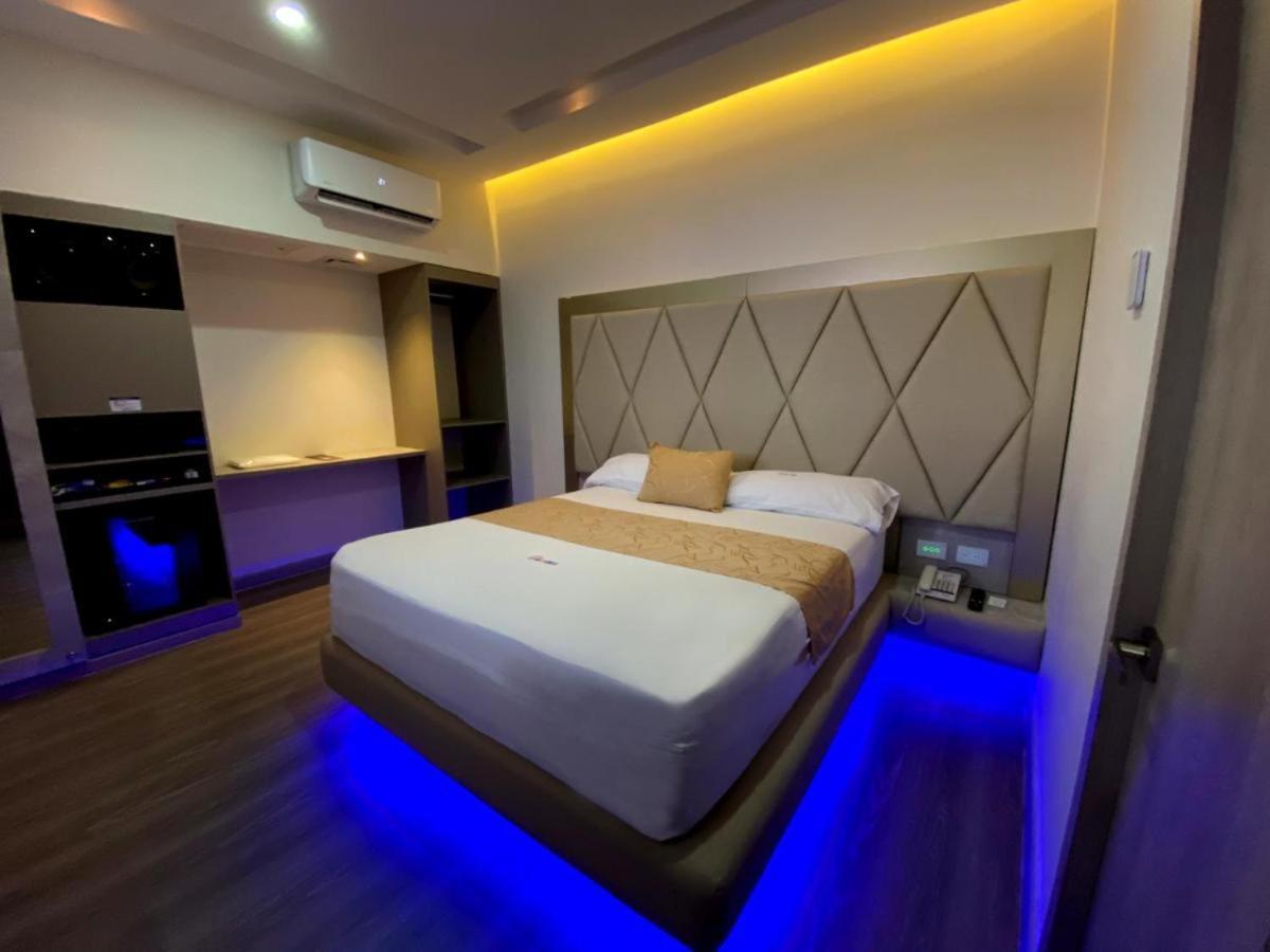 בארנקווילה Hotel Byhours Circunvalar - Adults Only מראה חיצוני תמונה